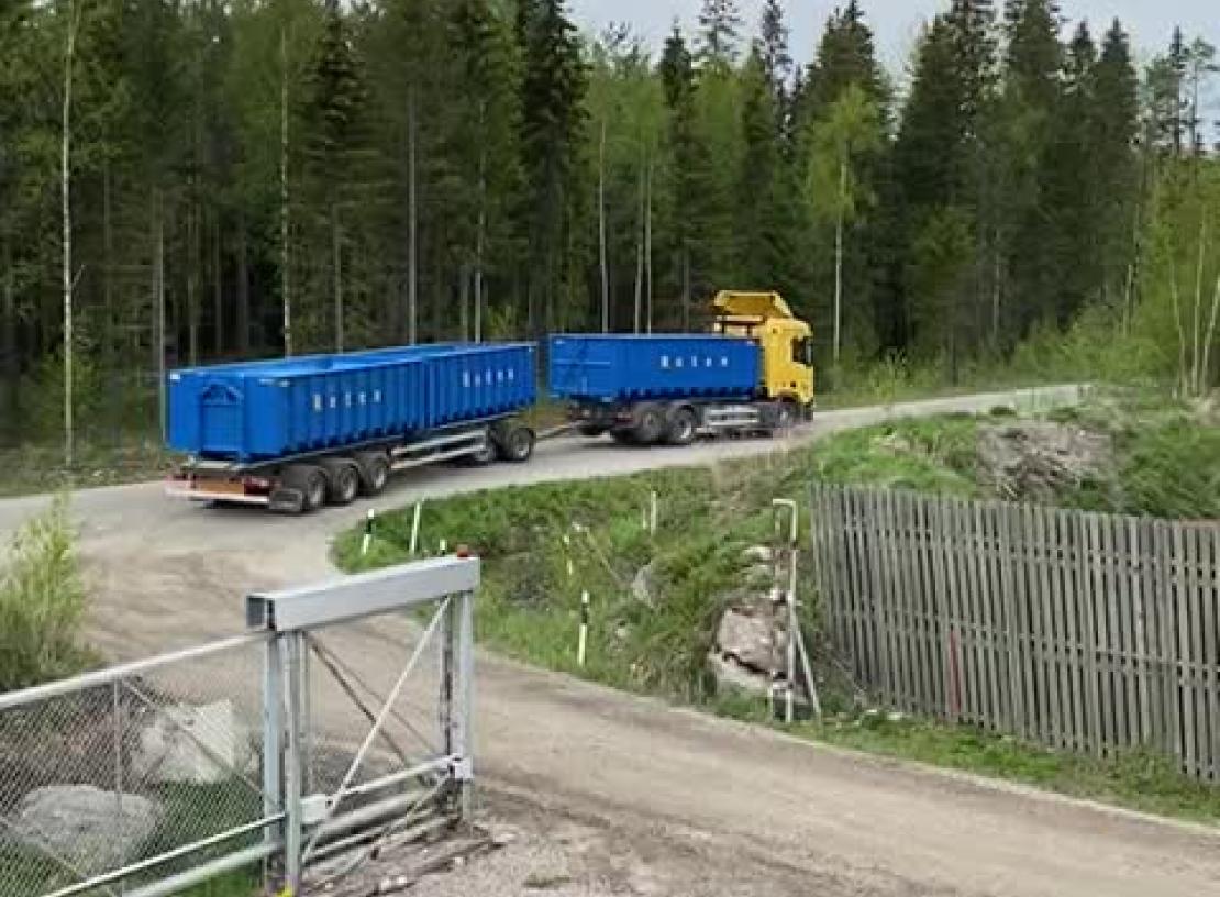 Flak påväg till sommarstädningen. Lavoja menossa kesäsiivoukseen.