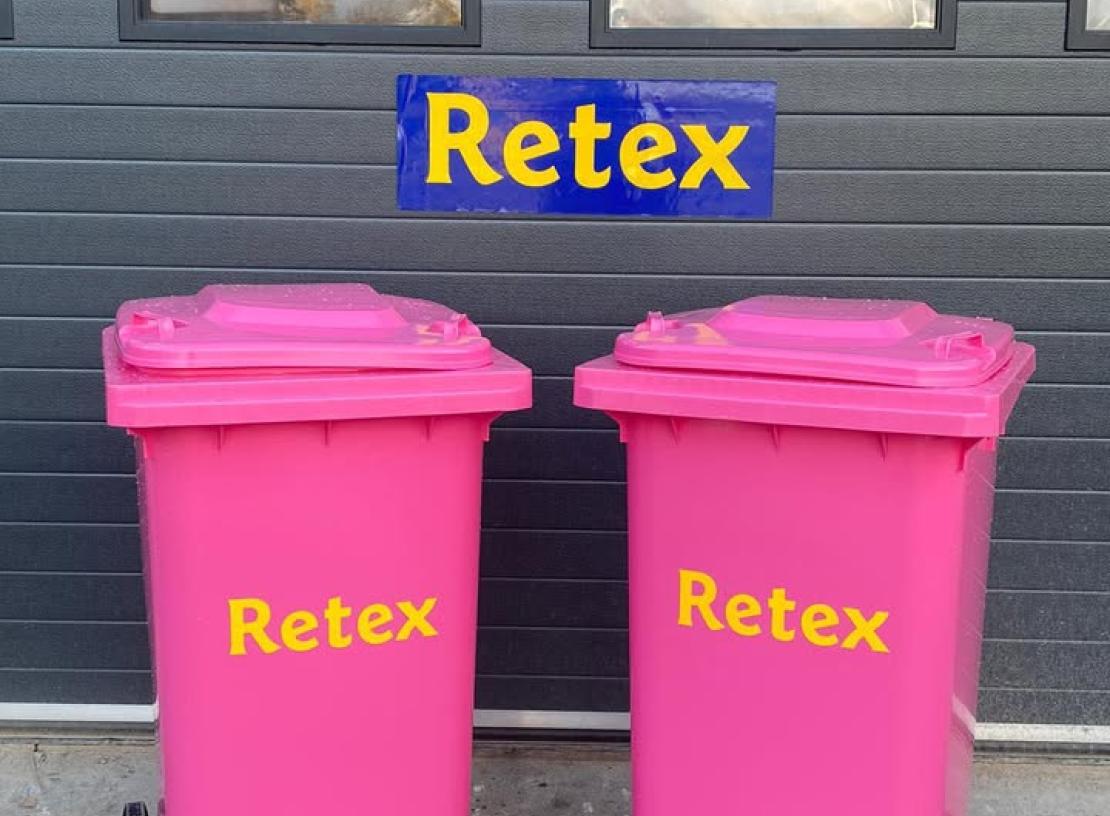  Vi lottar ut 2 rosa soptunnor för att uppmärksamma rosabandet månaden oktober.
Gilla och dela för att vara med i utlottningen, samt sett kommentar (G&amp;D). Fb har inget med utlottning att göra. Dragningen sker 19.10 kl 20. Vinnaren hämtar tunnorna i Pjelax